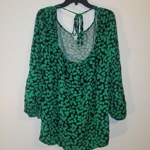 AVA & VIV 2X Ties in the back High-Low  Green and Black Women's Top